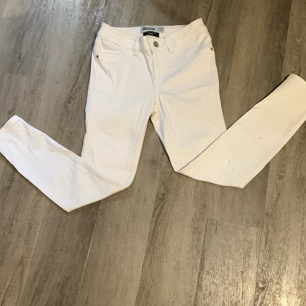 White skinny jeans New look petite size 6 fits more like a 4